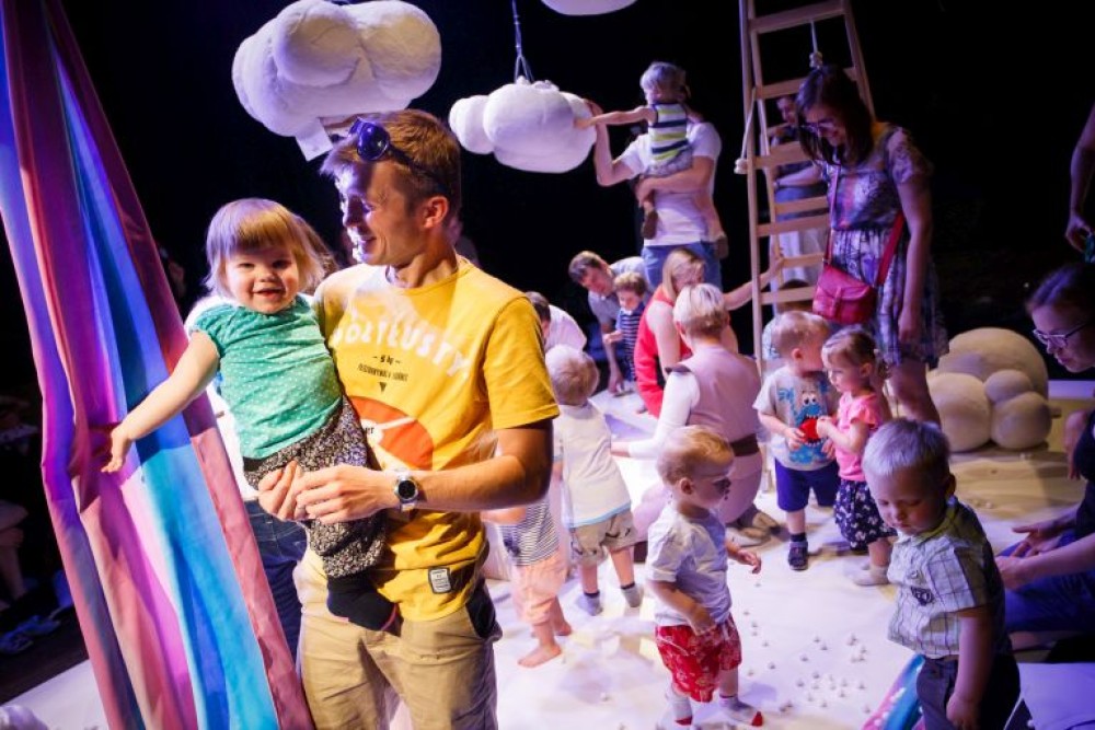 SMALL SIZE, PERFORMING ARTS FOR EARLY YEARS 